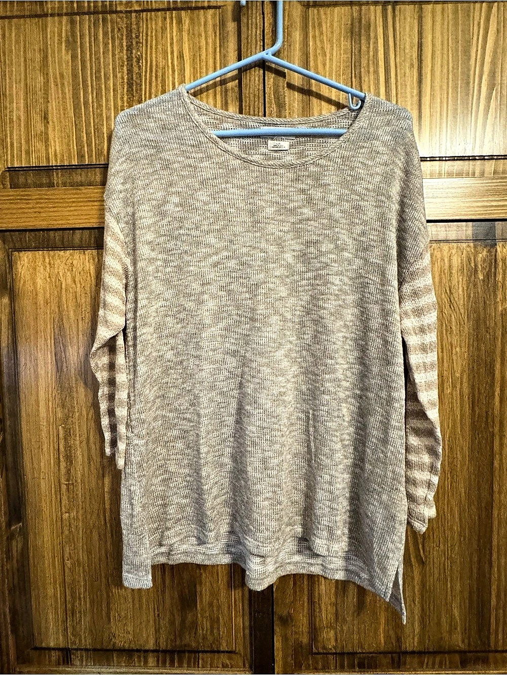 VAN HEUSEN Crew Neck Sweater in Brown and white Like New